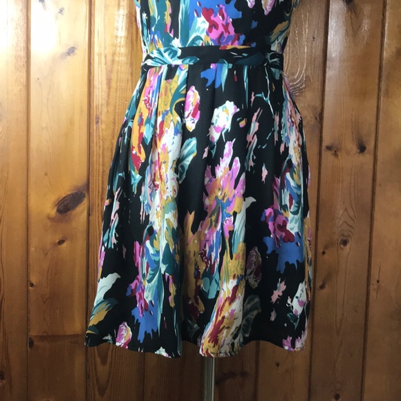 Beautiful watercolor dress - Picture 2 of 6